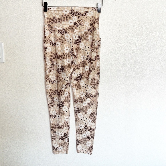 OFFLINE By Aerie Real Me 7/8 High Waisted Neutral Floral Pocket Legging - Picture 5 of 7